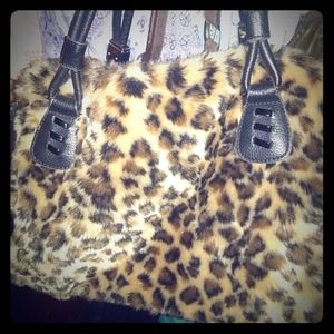 NWOT Fuzzy leapord print handbag